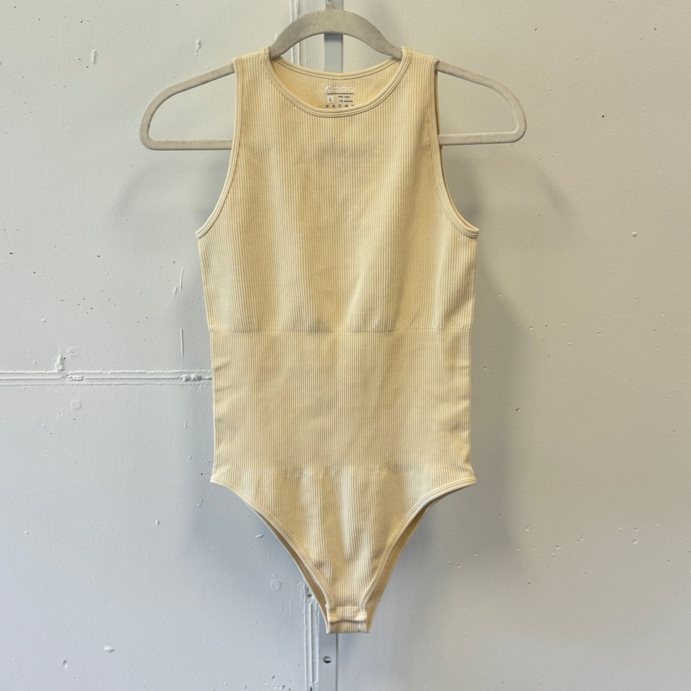 OQQ Ribbed‎ Seamless Bodysuit Cream Beige Sleeveless Crew Neck Large Minimalist